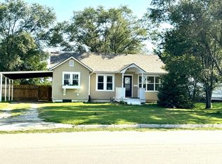 425 W Court St, Clay Center, KS 67432