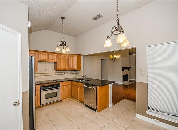 3rd image of 1819 Briar Creek Cir