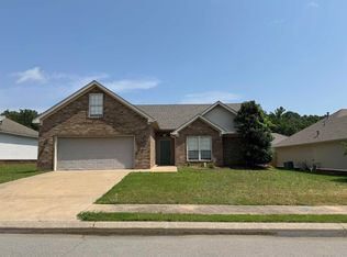 1737 White Oak Ln, Benton, AR 72019