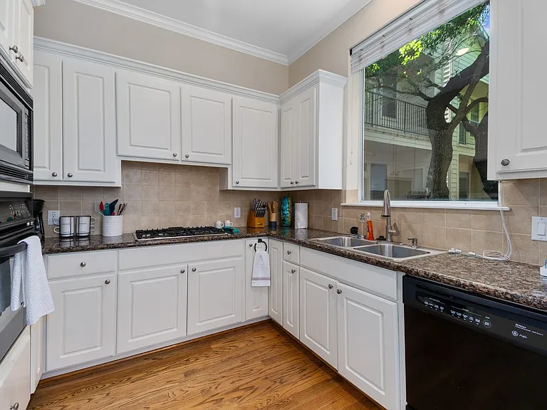 Kitchen, all appliances included