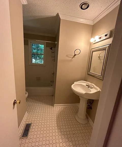 1507 Locust Cir SE — Photo 7