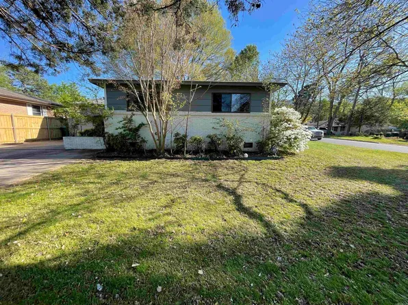 9011 Cloverhill Rd, Little Rock, AR 72205