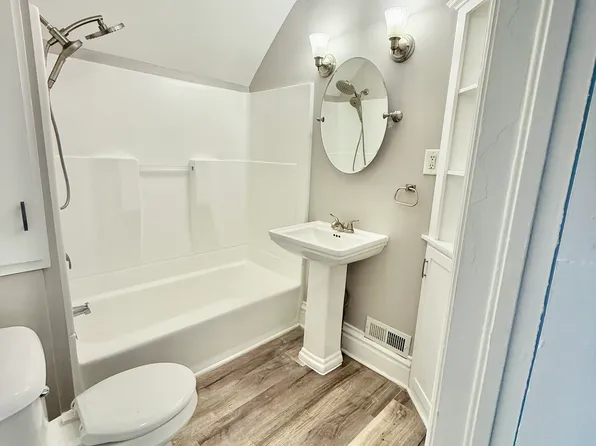 115 E 6th St, Belvidere, IL 61008