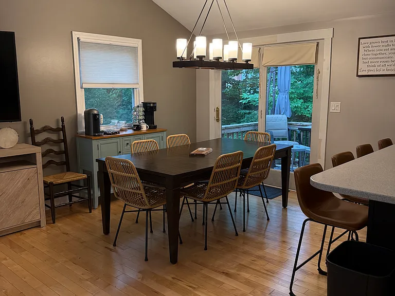 24 Patricia Ln — Photo 3