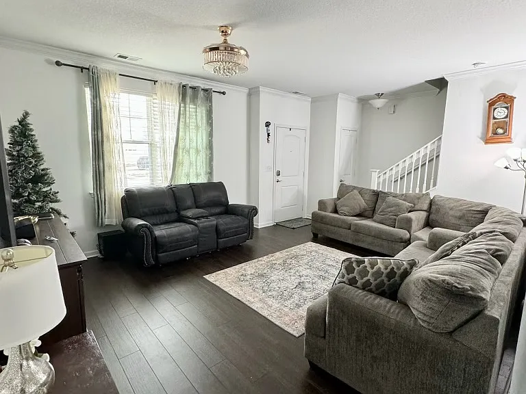 4080 Trenwith Ln — Photo 4