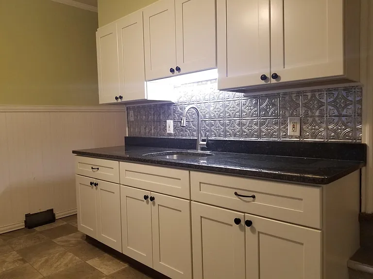 525 E Laurel St — Photo 4