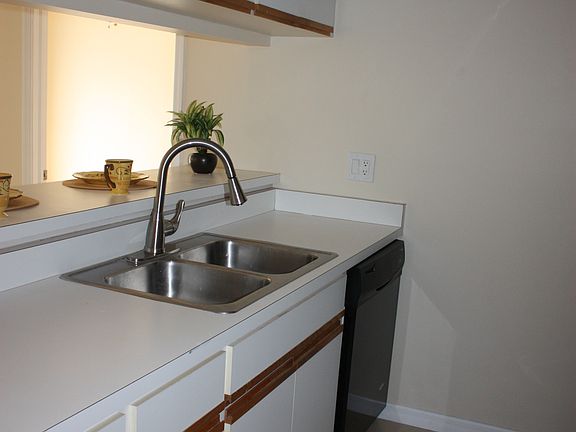 5th image of 1450 Wildwood Lakes Blvd APT B104