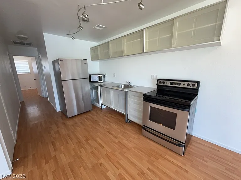 1377 Lorilyn Ave #4 — Photo 4