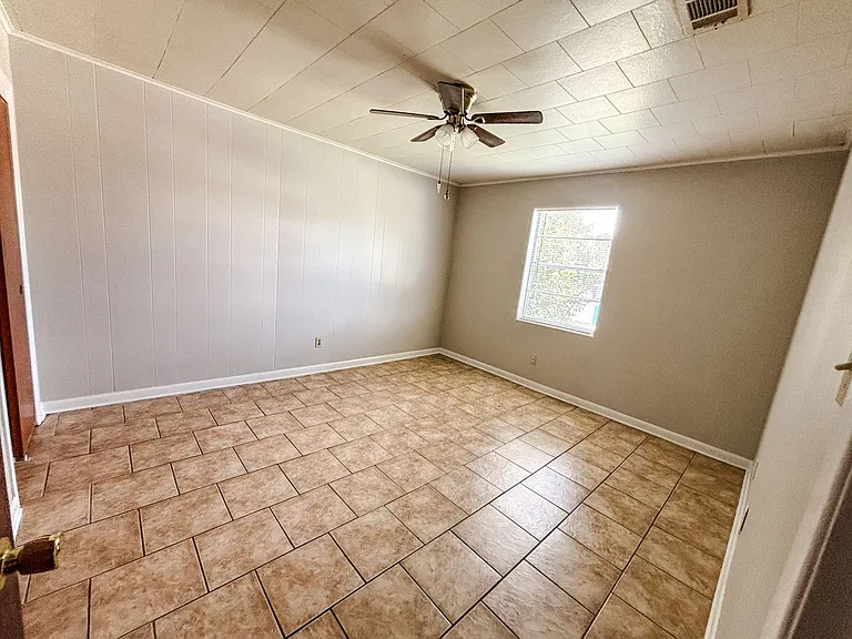 318 Porter Ave — Photo 12