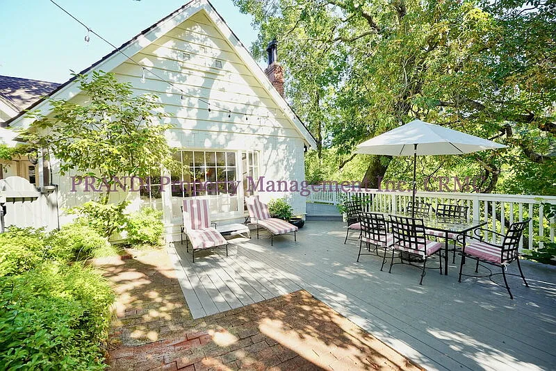 3 bed, 3.0 bath, 1811 sqft, $8,950 — Photo 3