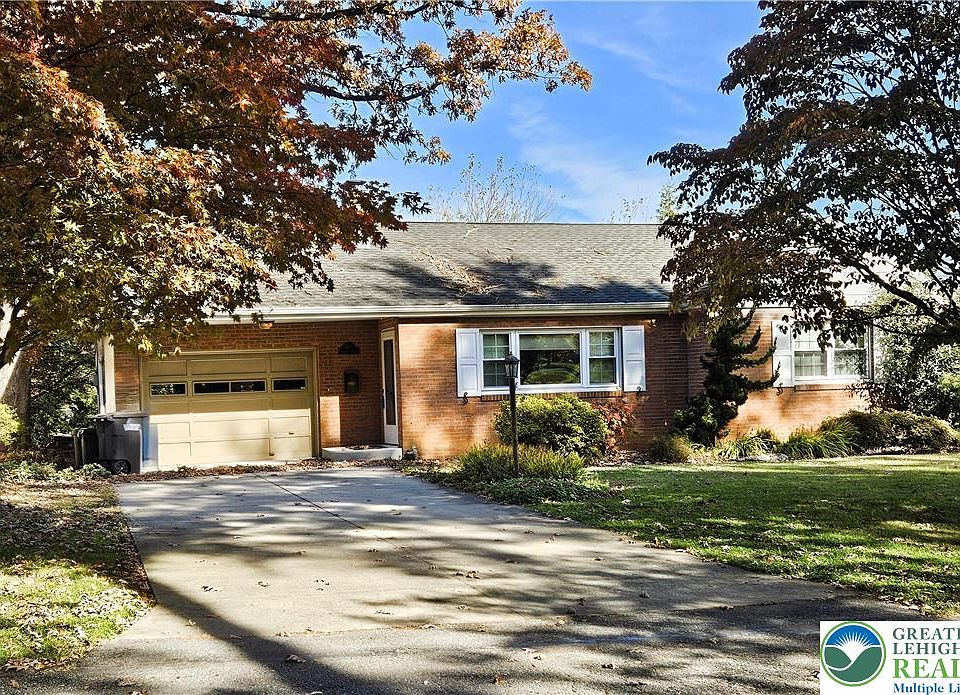 2nd image of 4071 Hampshire Ct