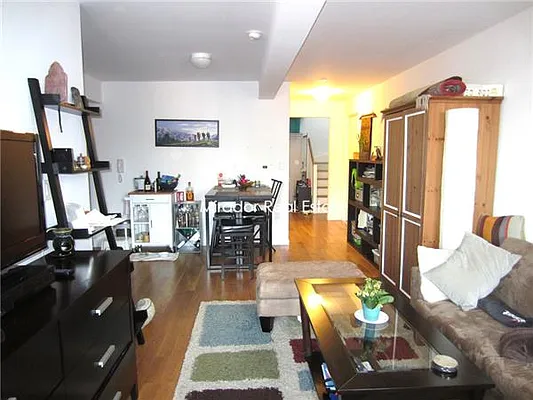 Rented by Mirador Real Estate | media 44
