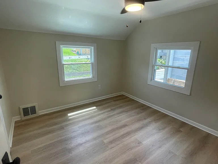 332 Edith St — Photo 14