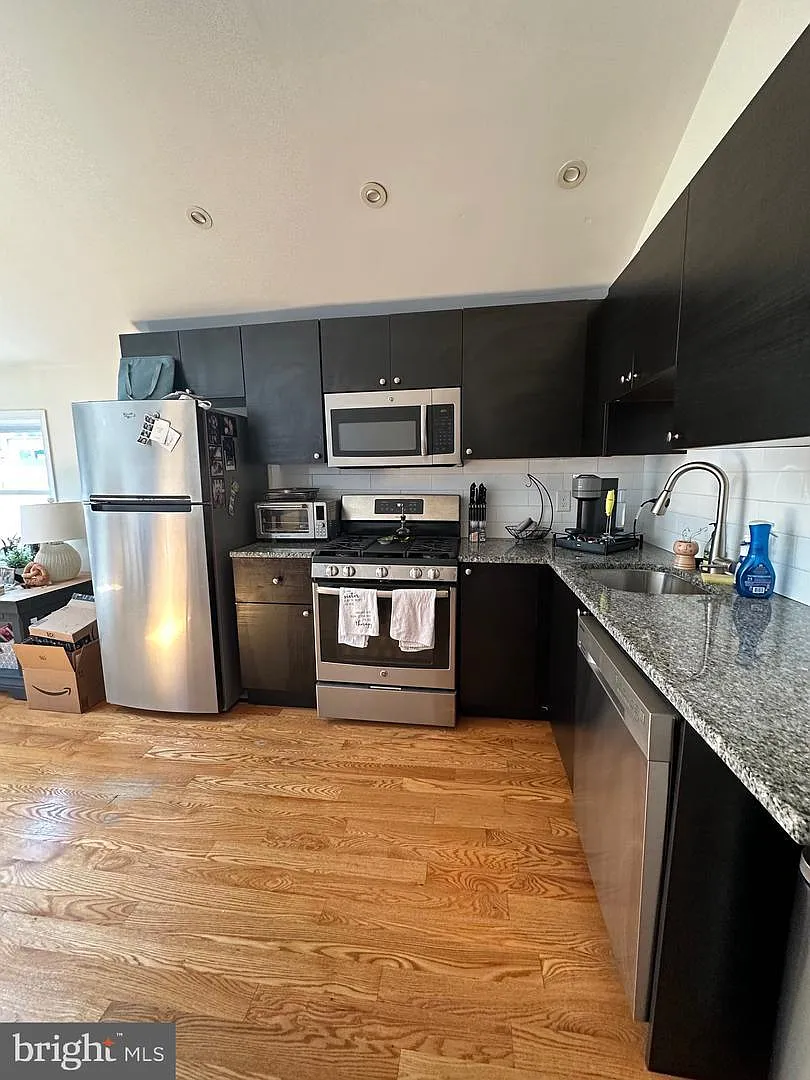 2 bed, 1000 sqft, $2,850 — Photo 4