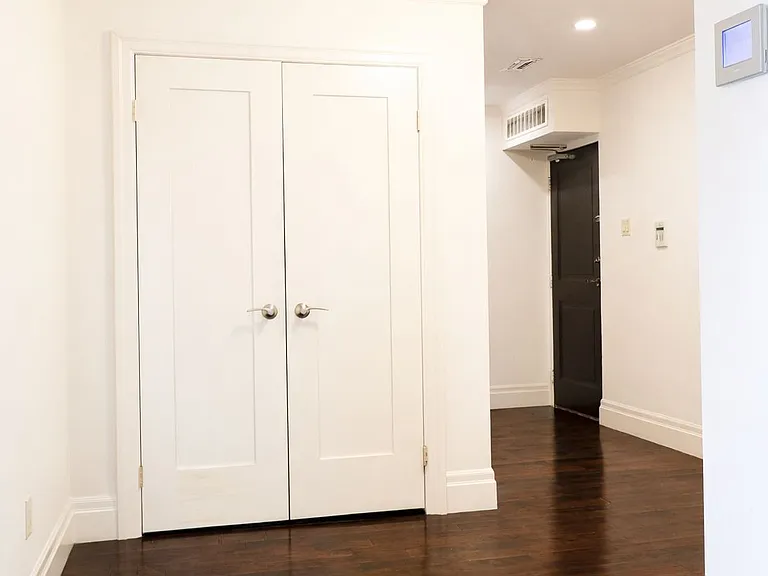 30 Wellington St E #2202 — Photo 6