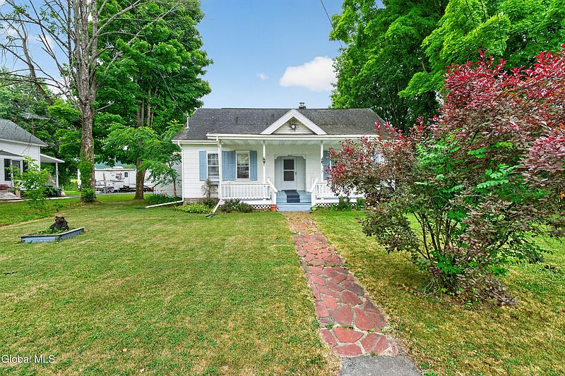 2nd image of 32 Sheridan Street