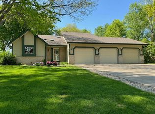 1055 Lawnview Ave, Shoreview, MN 55126