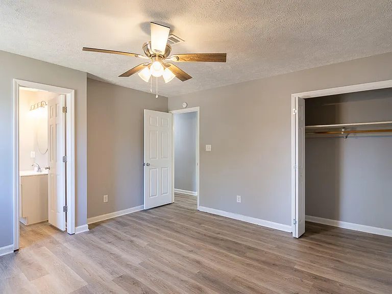 2115 Oakleaf Ct — Photo 12