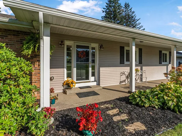 119 Doral Dr, Cadillac, MI 49601