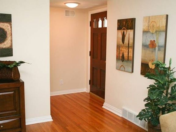 4th image of 9440 Parklind Dr