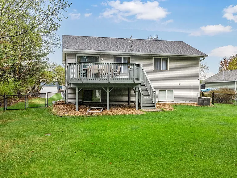 9043 Waconia St NE — Photo 18