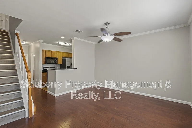 3 bed, 3.0 bath, 1250 sqft, $1,995 — Photo 4