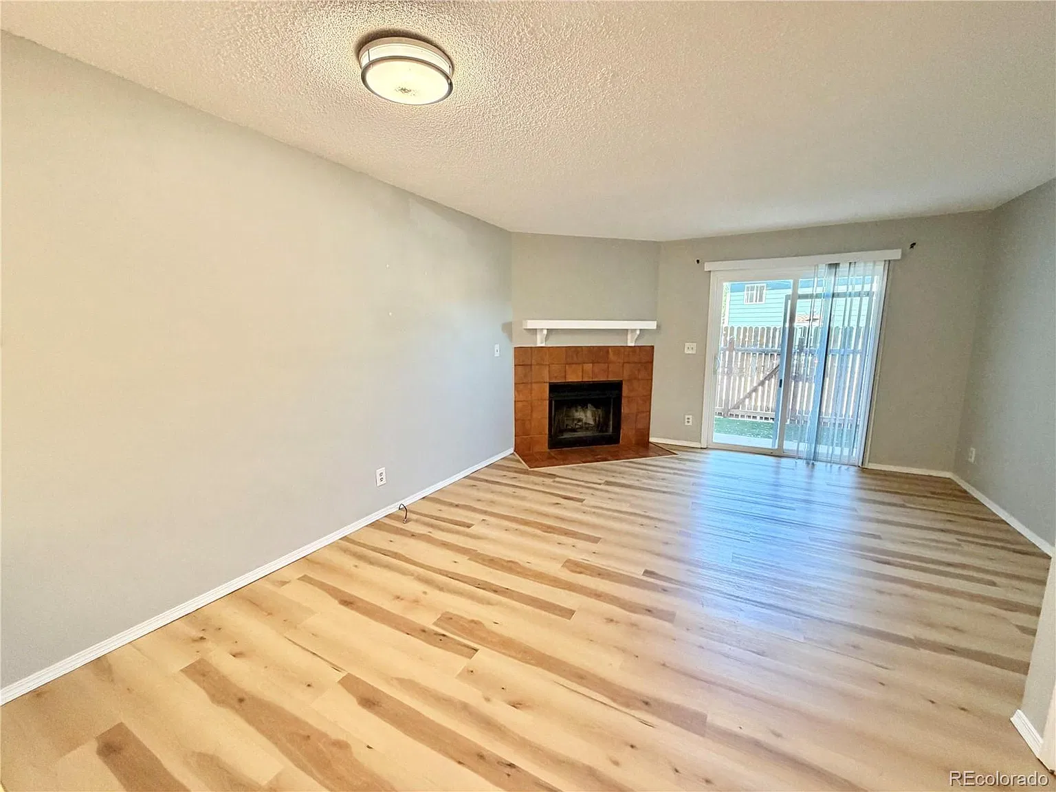 2 bed, 1.5 bath, 900 sqft, $1,282 — Photo 4