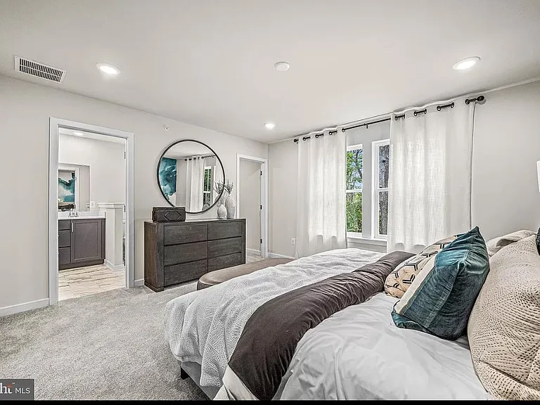 97 Four Leaf Dr — Photo 4