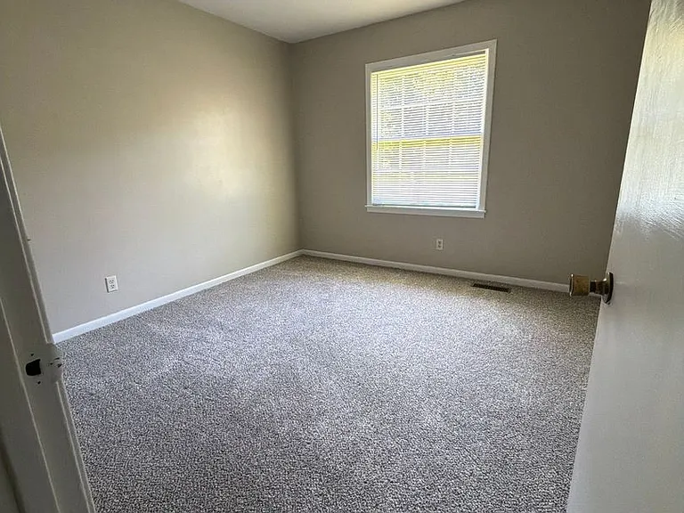 3575 Hudson St — Photo 9