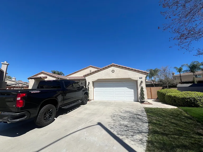 27922 Crescent Ct — Photo 2