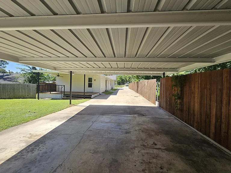 806 W Spring St — Photo 24