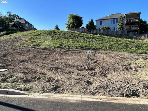 2719 NW Pinehurst Dr #3, McMinnville, OR 97128