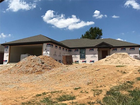 2nd image of 304 Lion Dr N