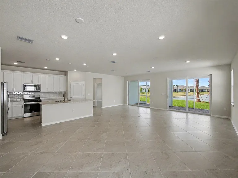 14172 SW Incarnadine Ln — Photo 4