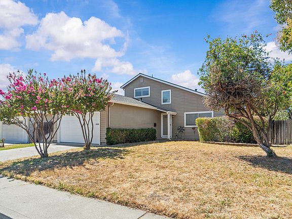 3rd image of 1086 Mockingbird Lane