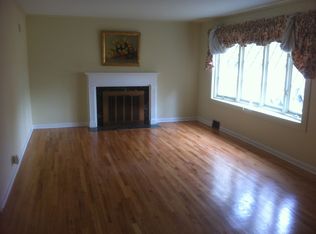 631 E North St, Itasca, IL 60143