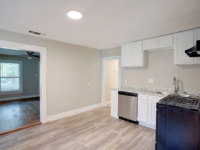 1005 N Buffalo Ave — Photo 9