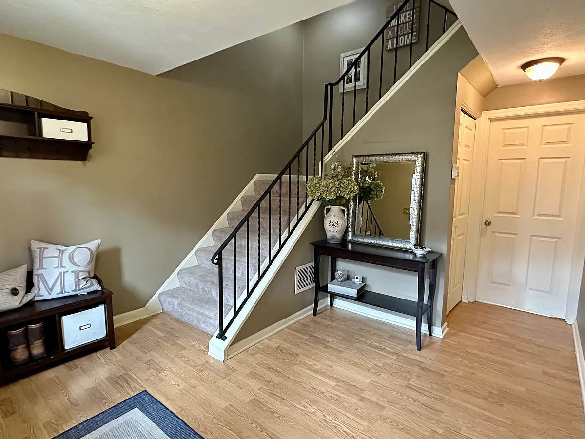 Building Photo - 631 Woodcrest Dr