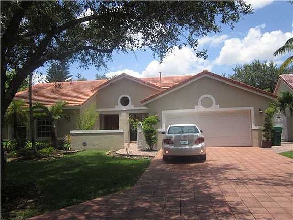 3rd image of 8913 NW 194th Ter