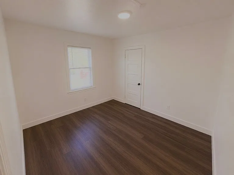 404 S Van Buren St — Photo 5