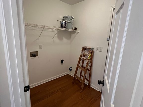 3rd image of 114 Webbs Mill Dr