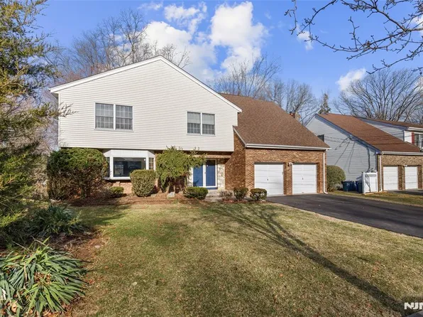 687 Westview Ct, River Edge, NJ 07661