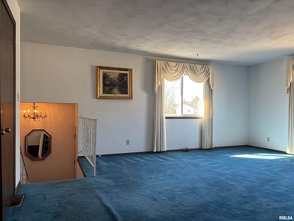 4th image of 1726 W Grandridge Dr