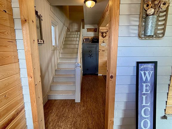 4th image of 508 4th St NE