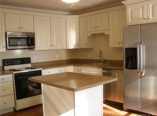 75 Waterbury Ave #2R, Stamford, CT 06902