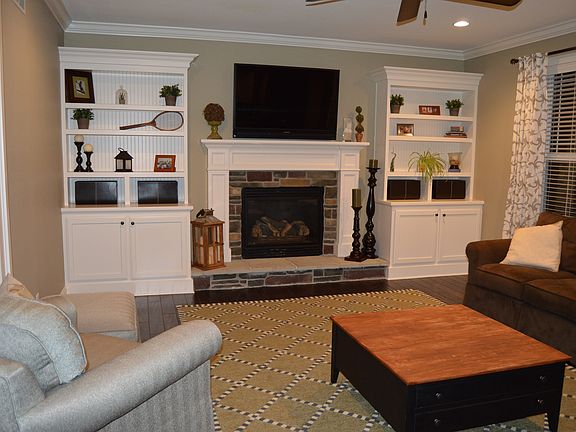 Lovely built-in shelving