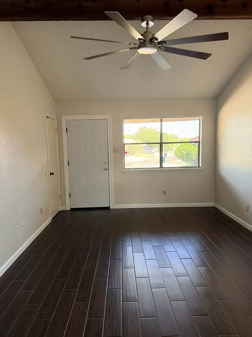 201 Horseshoe — Photo 3