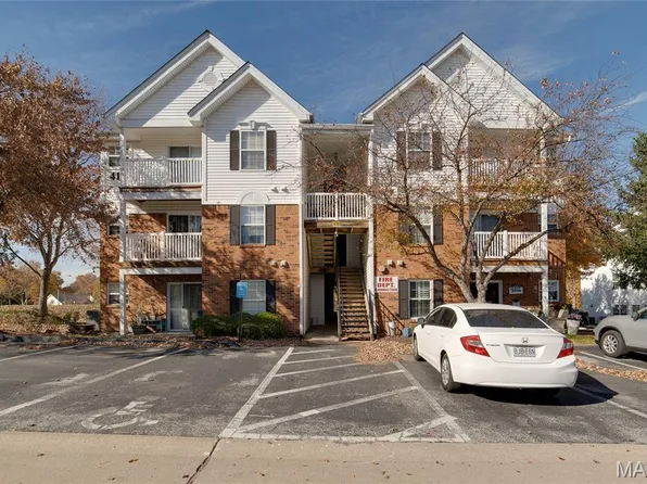 410 Benton Dr APT L, Saint Peters, MO 63376