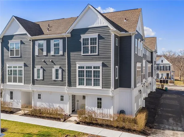 2124 Westcott Ln, Bridgeville, PA 15017