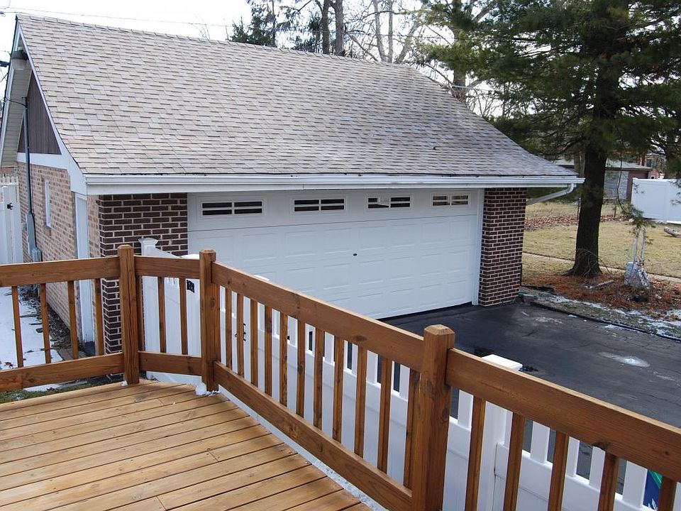 Garage/Deck